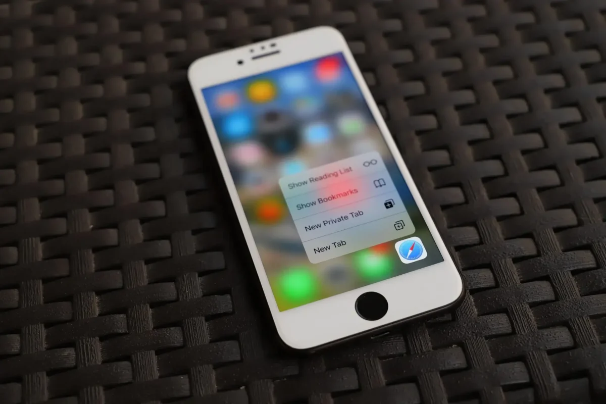 iPhone 17 display problem fix USA – flickering, dimming & touch issues explained