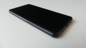 iPhone 16 dull color display problem compared with normal screen output