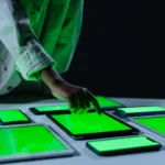 Motorola Edge 2025 display issues with flickering lines and fixes shown